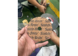 Bùi nhùi Scotch Brite Surface conditioning, 52 in x 20 yd, a med