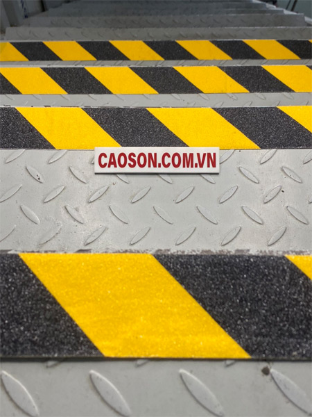 Băng keo chống trượt sọc vàng đen