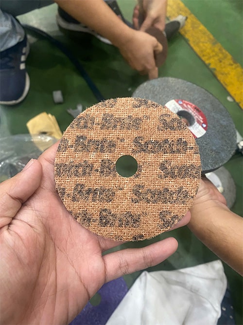 Bùi nhùi Scotch Brite Surface conditioning, 52 in x 20 yd, a med